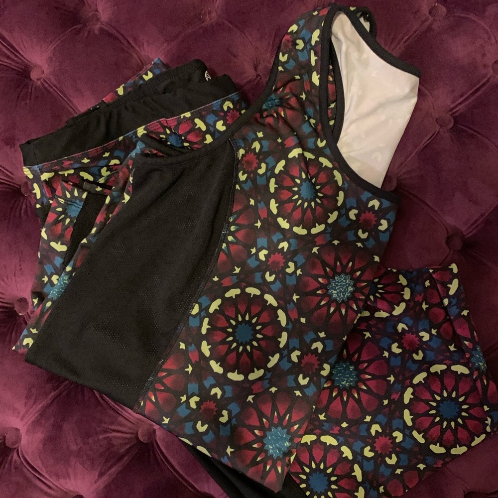 2-piece workout set (leggings and top)